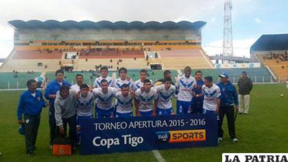 El plantel de San José que se presentó ayer en la Villa Imperial /APG