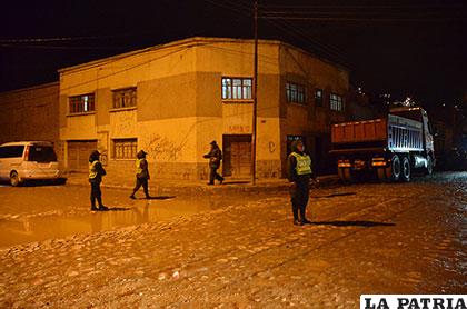 Personal policial se movilizó en la esquina de las calles Colón y Potosí