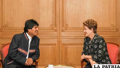 El Presidente Evo Morales en reunión con su homóloga de Brasil, Dilma Rousseff