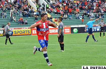 Juan Eduardo Fierro le dio el triunfo a Universitario