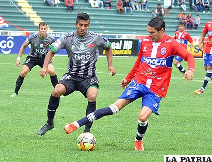 La acción del cotejo que se disputó en el estadio Patria
