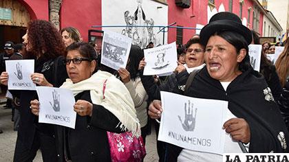 El 19 de octubre se registró una movilización simultánea de mujeres contra feminicidios /UVNIMG.COM