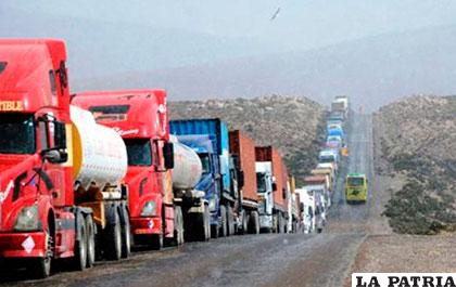 Paros en Chile afectan en ganancias de transportistas y empresarios /El Deber