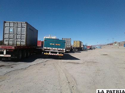 Transportistas pesados se encuentran en emergencia ante el paro de actividades por funcionarios chilenos