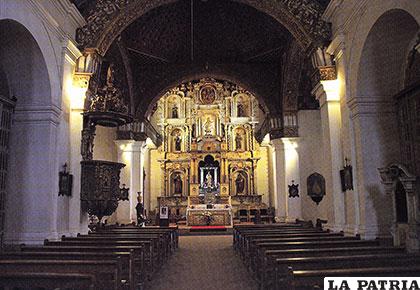Interior de la Iglesia de la Compañía, hoy San Miguel, Sucre