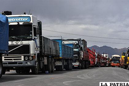 Camiones bolivianos que estuvieron parados en Chile /APG