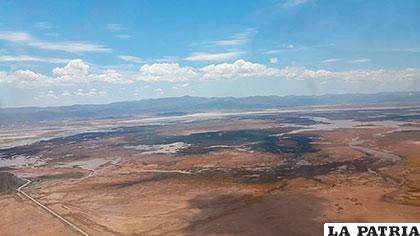 La imagen que presenta el lago Uru Uru es desalentadora y se teme su desaparición total