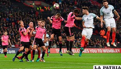 La acción del partido donde Inglaterra venció a Escocia 3-0