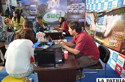 La orientación a los clientes de SACI en Expoteco