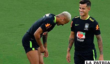 Neymar participó de la práctica en la selección brasileña
