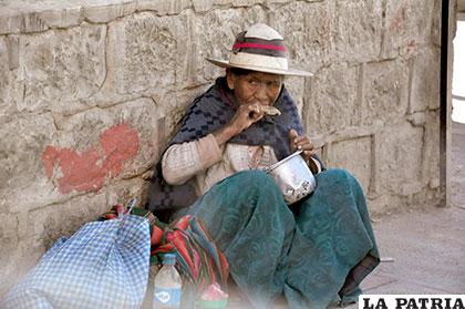 En las calles de Oruro la pobreza es notoria