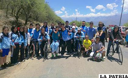 Triatletas orureños que participaron en el nacional en Tarija