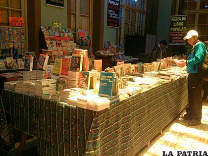Feria de Libro se realiza en la Casa de la Cultura 