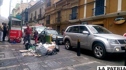En toda la ciudad de La Paz se puede advertir de montones de basura