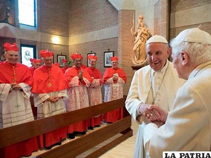 El Papa junto a los nuevos cardenales, en la ciudad del Vaticano