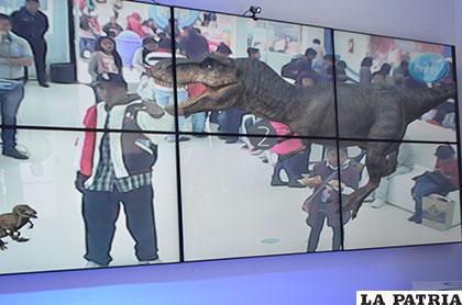 Los dinosaurios estuvieron presentes en Expoteco gracias a Entel