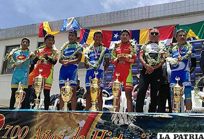 Ramos en el podio, ocupó la segunda casilla (tercero de la izquierda)