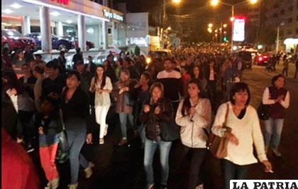 La marcha que se registró la noche de este domingo en la zona Sur de La Paz /ANF