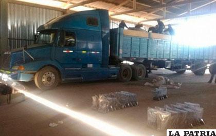 Uno de los camiones bolivianos detenido en Perú /CORREO DE PER?
