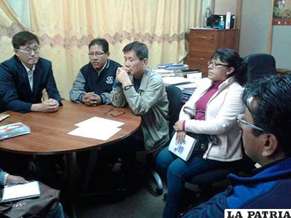 Personal de Koica en reunión con autoridades de salud de Oruro