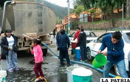 Vecinos de La Paz dependen de las cisternas para abastecerse de agua /ANF