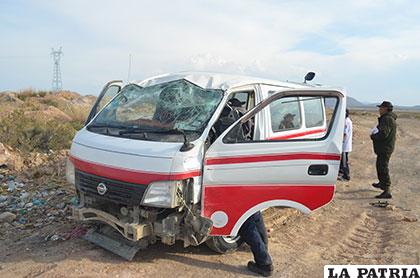 El vehículo quedó dañado, pero su conductor salió sin heridas de gravedad