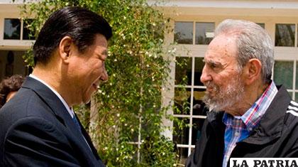 El primer mandatario chino junto a Fidel Castro, en uno de sus últimos encuentros /cloudfront.net
