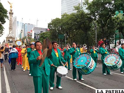 La Morenada Central estuvo  acompañada por la banda Espectacular Bolivia