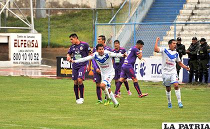 El festejo de Ronny Jiménez, junto a sus compañeros