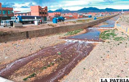 Un río contaminado por aguas residuales en El Alto /blogverdebolivia