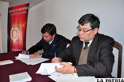 El gerente general de SeLA (der) y el ejecutivo del STPO (izq), Juan Carlos Verduguez y Marco Flores, 
respectivamente