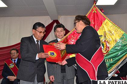 En la Sesión de Honor por la fundación de Oruro, se reconoció los méritos de los hijos de esta noble ciudad