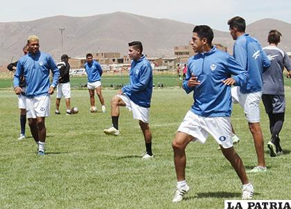 Reinoso, Juárez y Sánchez, durante el entrenamiento del equipo 