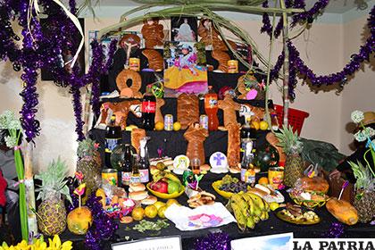 Cientos de familias preservan tradiciones de Todos Santos