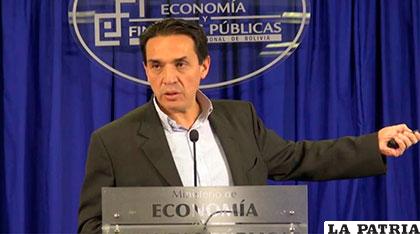 Ministro Guillén explica sobre el cobro de la póliza por desfalco /MEyFP
