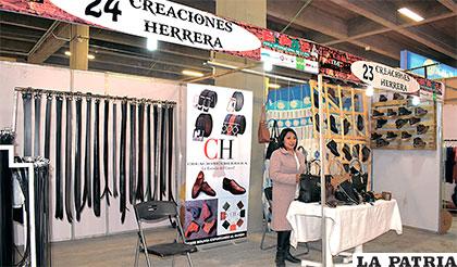 Creaciones Herrera pone hermosos ejemplares de calzados a consideración de los visitantes de la Fipaz