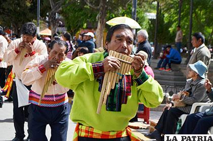 Fuerza en los pulmones de los Zampoñeros Hijos del Pagador