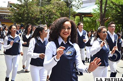 Agraciadas mujeres en los Caporales Centralistas