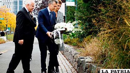 Macri rinde homenaje a argentinos muertos en atentado
