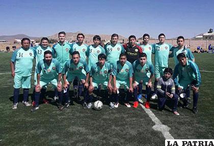 Integrantes del equipo de Crédito en el interbancario de fútbol
