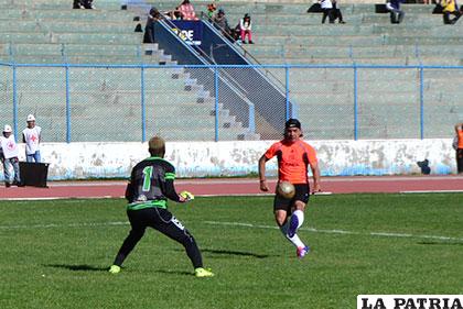 Regis de Souza anotó el segundo gol para Deportivo Kala