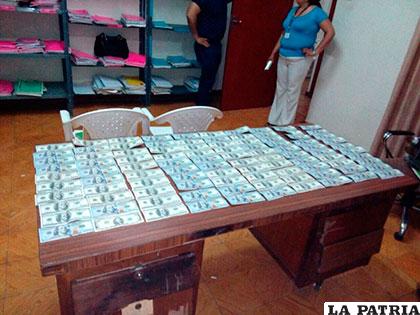El dinero que fue comisado en el operativo donde descubrieron el hecho de corrupción