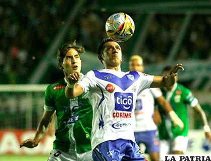 Amílcar Sánchez con el dominio de la pelota /APG