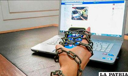 Existe mucho intento de manipular políticamente las redes sociales