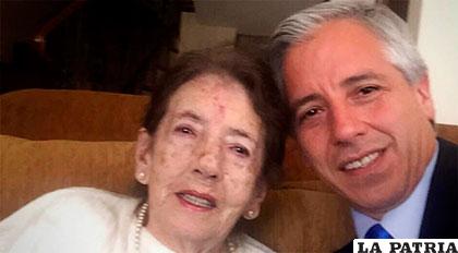 Vicepresidente García Linera junto a su mamá /VICEPRESICENCIA