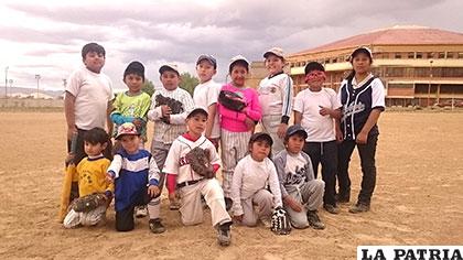 Los equipos de Leones Blancos y Águilas Doradas, disputaron un atractivo encuentro