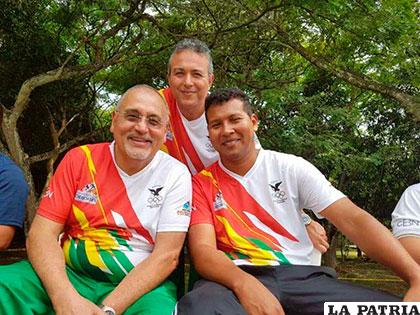 El equipo de tiro deportivo que representa a Bolivia