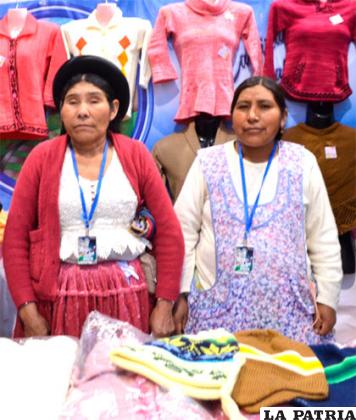 Elegantes prendas hechas con manos bolivianas