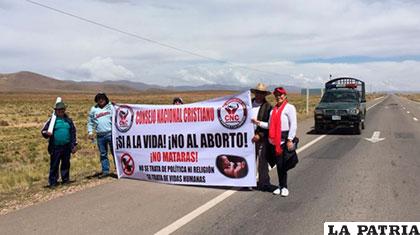 La marcha que protagonizan siete personas en defensa de la vida /Luis Aruquipa 