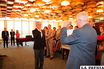 Prudencio en el juramento como presidente del consejo de administración de la Fcbcb